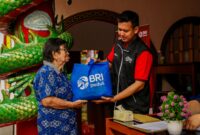 
BRI Peduli mengambil peran dalam merayakan Tahun Baru Imlek 2025 dengan menyalurkan bantuan sembako sebanyak 2.000 paket bagi masyarakat Tionghoa di Tangerang, Banten dan Singkawang, Kalimantan Barat. (Dok. BRI)