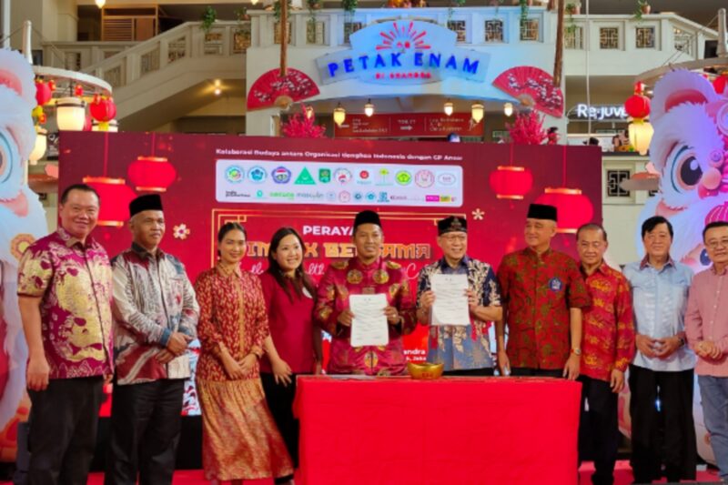 Paguyuban Sosial Marga Tionghoa Indonesia (PSMTI) melakukan penandatanganan nota kesepahaman (MoU) dengan GP Ansor. (Dok. PSMTI)