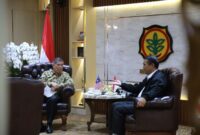 Menteri Pertanian (Mentan) Indonesia, Andi Amran Sulaiman (kanan) saat menerima Menteri Pertanian dan Keterjaminan Makanan Malaysia, Datuk Seri Mohammad Bin Sabu di kantor Pusat Kementerian Pertanian. (Dok. Kementan)