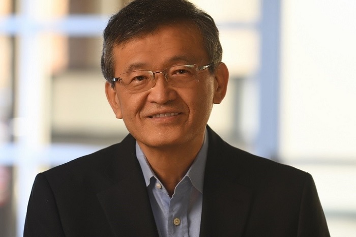 CEO Intel Lip-Bu Tan saat memberi pernyataan soal komitmen keamanan nasional dan masa depan industri chip AS. (Facebook.com @Lip-Bu Tan 陳立武))